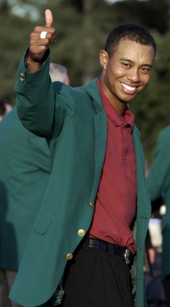 La felicit di Tiger per la vittoria nei Masters del 2002 (Ap)